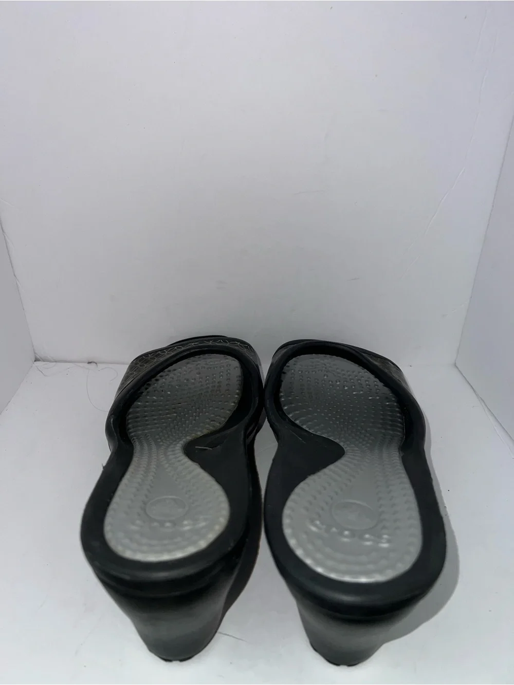 Crocs Black & Gold Wedge Slide Sandals – Women’s Size 8